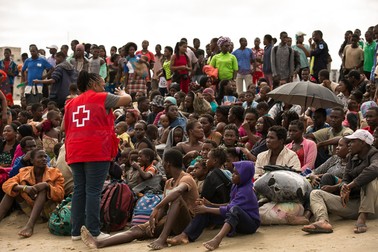 epa07455560 A handout photo made available by the International Federation of Red Cross and the Red Crescent Societies (IFRC) on 22 March 2019 shows survivors of Cyclone Idai, cut off by flood water, arrive by rescue boat to an evacuation centre in Beira, Mozambique, 21 March 2019. Volunteers from the Mozambique Red Cross are providing first aid, medical triage, emergency supplies like blankets and helping with the registration of evacuees. Cyclone Idai made landfall on the evening of 14/15 March near the central Mozambican city of Beira. The cyclone caused significant destruction in Beira and surrounding villages. EPA-EFE/Denis Onyodi/Red Cross Red Crescent Climate Centre HANDOUT MANDATORY CREDIT: Denis Onyodi/Red Cross Red Crescent Climate Centre HANDOUT EDITORIAL USE ONLY/NO SALES