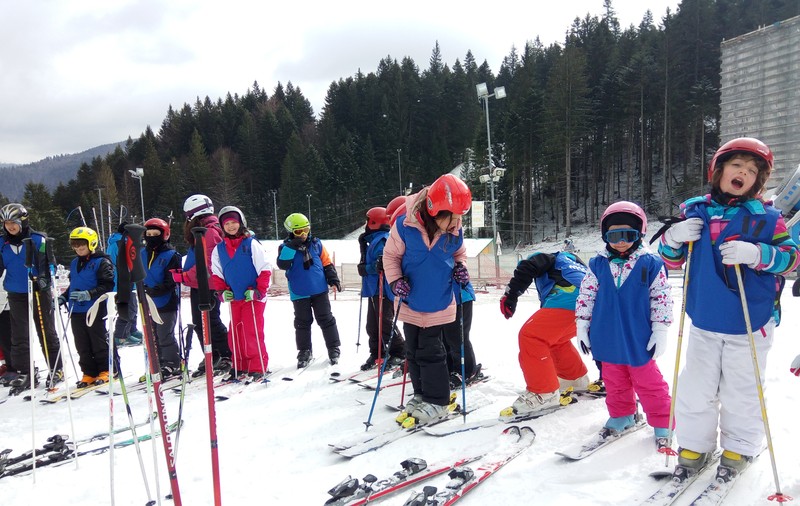 Vacanţa dintre semestre i-a adus pe elevi la munte! GALERIE FOTO