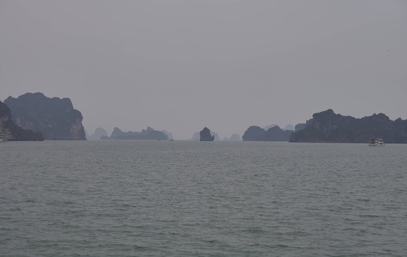 Momentul în care o ambarcațiune turistică s-a răsturnat, în Golful Ha Long, în Vietnam. Cel puțin 34 de morți, printre care 8 copii