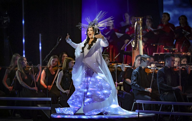 Opera Metropolitană din New York întrerupe colaborarea cu celebra soprană rusă Anna Netrebko. O cântăreață ucraineană îi ia locul