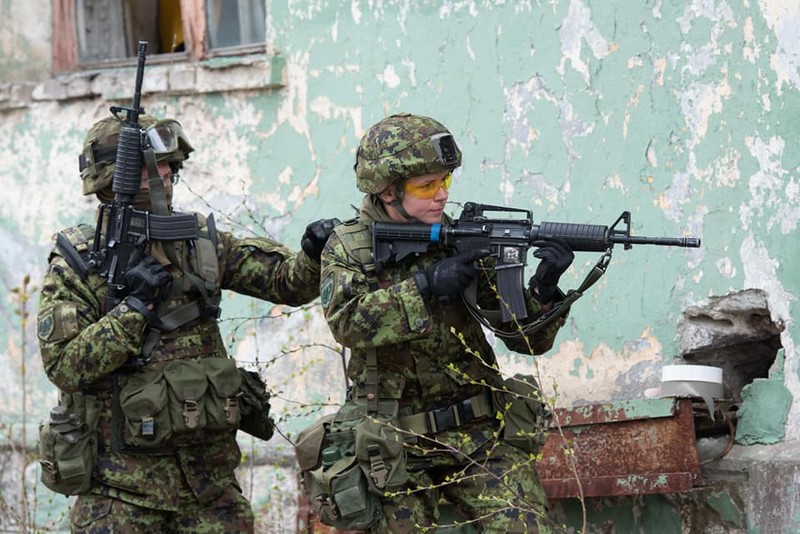 Exerciții militare cu arme airsoft la fosta închisoare Harku, în mai 2022. Foto: Kaitseliit Facebook