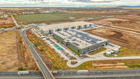 Fabrica VAT România deschisă la Arad. Sursa foto: VAT