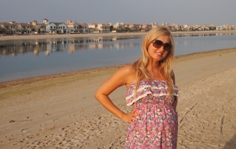 Raluca Zenga primeşte sfaturi de la moaşe în Dubai