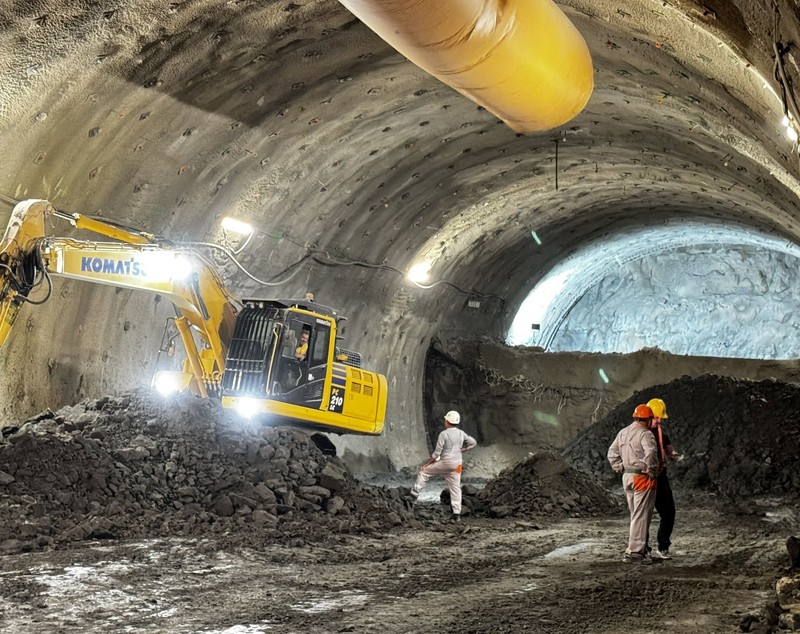 Șantierul autostrăzii A1 Lugoj - Deva: Câți metri mai sunt de excavat din „tunelurile pentru urși”