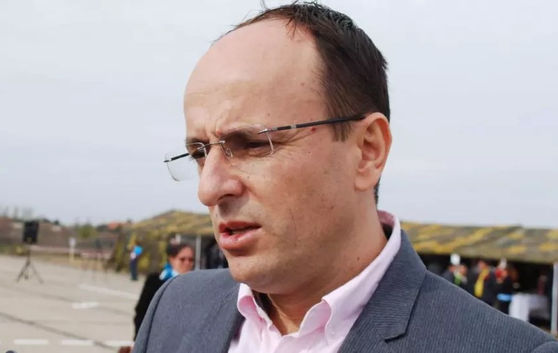 Minel Prina, fostul primar al Slatinei, condamnat cu Darius Vâlcov în „Dosarul tablourilor”, a fost adus în țară