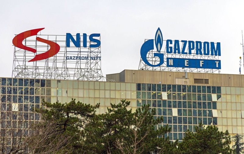 O firmă nouă a oferit două miliarde de euro pentru acțiunile Gazprom la NIS, singura rafinărie de petrol din Serbia