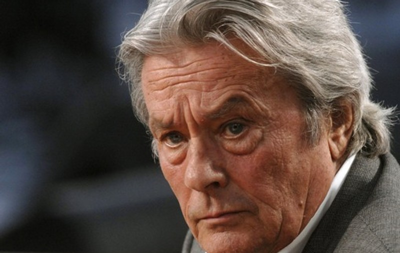 O tânără a fost împuşcată în apartamentul lui Alain Delon