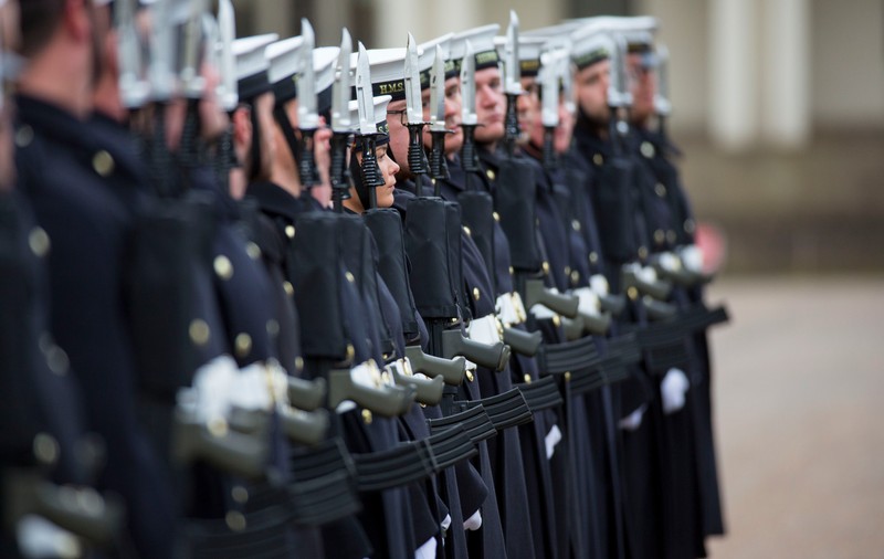 Moment istoric la Buckingham Palace. Schimbarea Gărzii a fost efectuată de Marina Regală