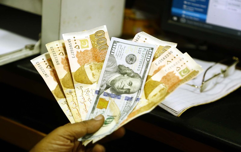 Rusia și India se întorc la dolar ca monedă majoritară a comerțului lor, după ce, de la începutul războiului, au încercat să tranzacționeze în rupii