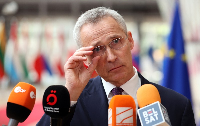 Jens Stoltenberg: Antrenarea piloţilor ucraineni pe avioanele de luptă F-16 nu transformă NATO într-o parte implicată în război