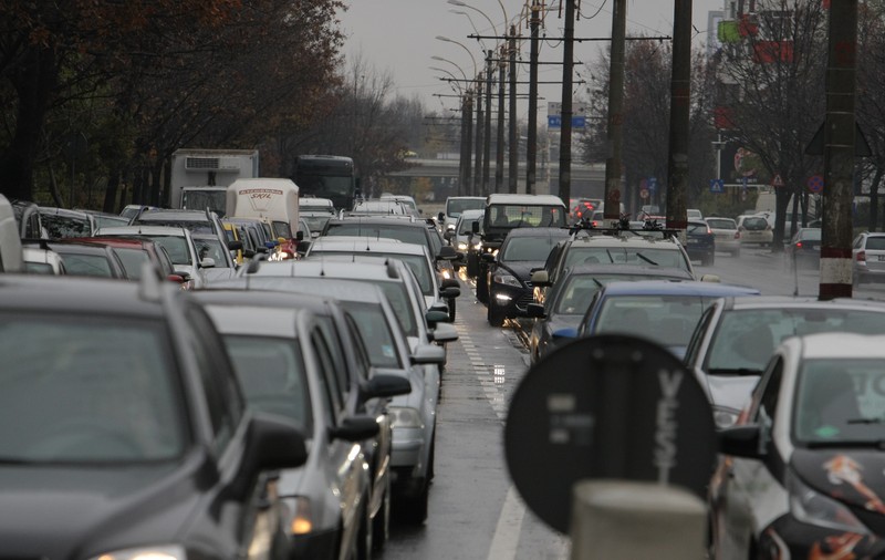 Capitala, o imensă parcare în aer liber