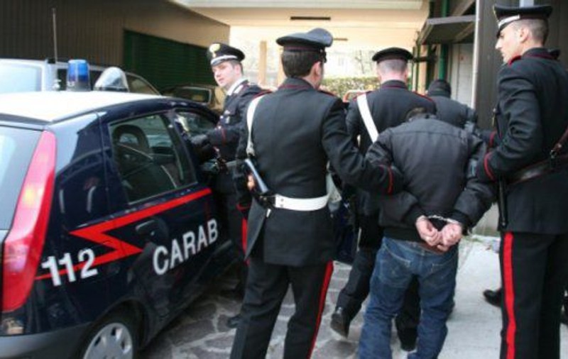 Un român a făcut accident cu o mașină furată, fără să aibă permis, în Italia