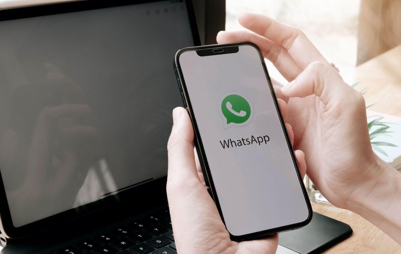 Cum să „ieși” de pe WhatsApp fără să-ți pierzi datele salvate, conversațiile și pozele