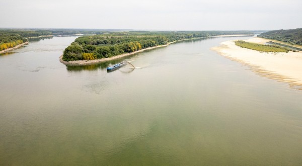 Cotele Dunării au scăzut semnificativ în septembrie, ajungând sub nivelul din luna precedentă. Sursă foto Shutterstock