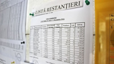 Românii plătesc facturi record în luna mai. De ce listele de întreținere au crescut, deși caloriferele au fost reci