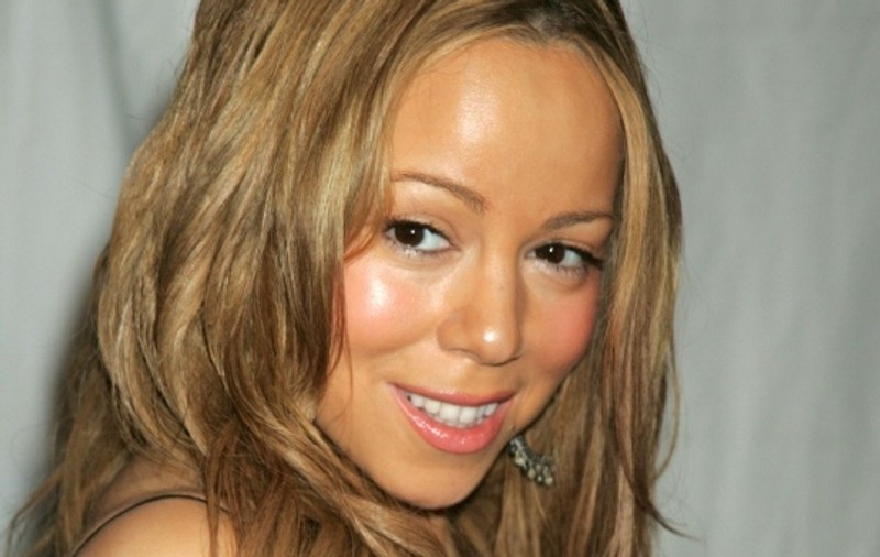 Mariah Carey îşi mai lansează un parfum