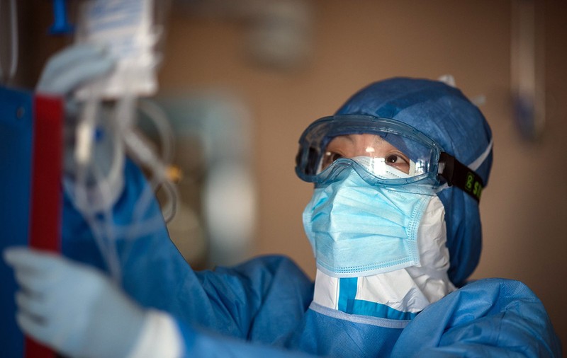 135.000 de euro în două zile și jumătate! Achizițiile directe cu specificația “coronavirus”, în creștere: un spital din Timișoara cumpără 1.000 de costume