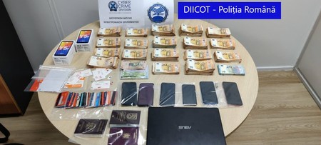 Una dintre capturile făcute de DIICOT la perchezițiile desfășurate în 2021 în cele două cauze investigate în România | Photo: DIICOT