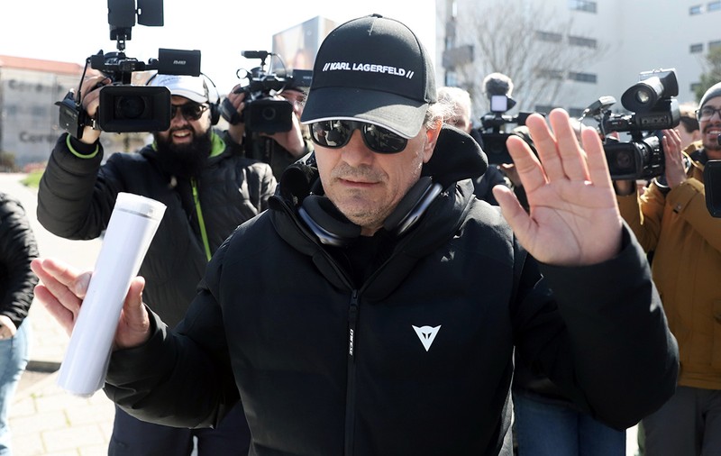 Tatăl lui Vlad Pascu le oferă câte 20.000 de euro daune morale părinţilor celor doi studenţi ucişi cu maşina de fiul lui