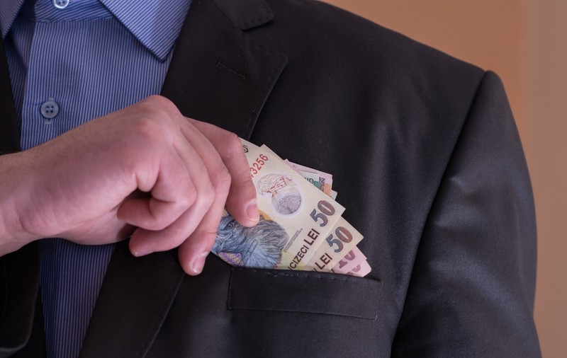 Creșteri salariale și liber la angajări în 47 de companii locale, deși Ilie Bolojan anunța reduceri de personal „acolo unde nu se justifică”