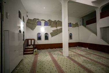 Pereții interiori ai moscheei sunt complet distruși