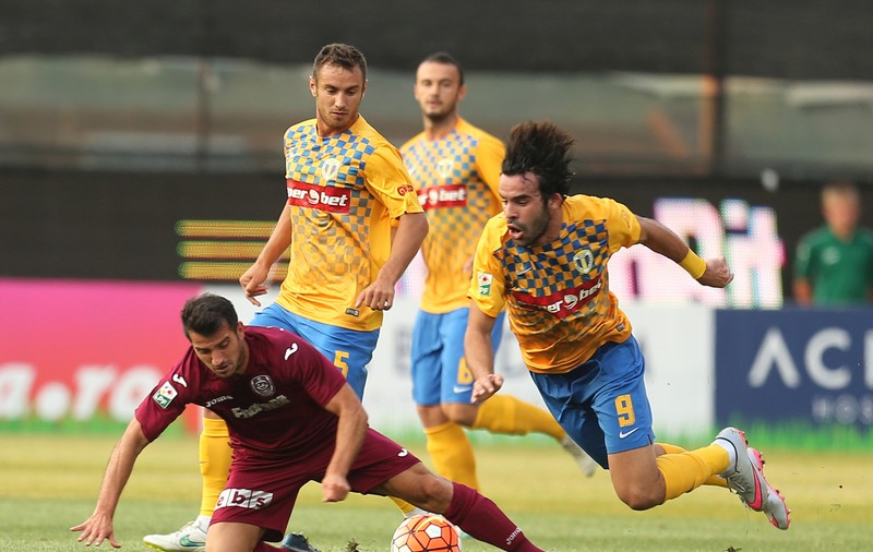 LIGA I. CFR Cluj - Petrolul Ploiești 1-0. Oaspeții își bat joc de ocazii, gazdele marchează, prin Cristian Lopez! Selymes nu pleacă! ^Moment de reculegere în memoria asistentului Ioan Dumitrică