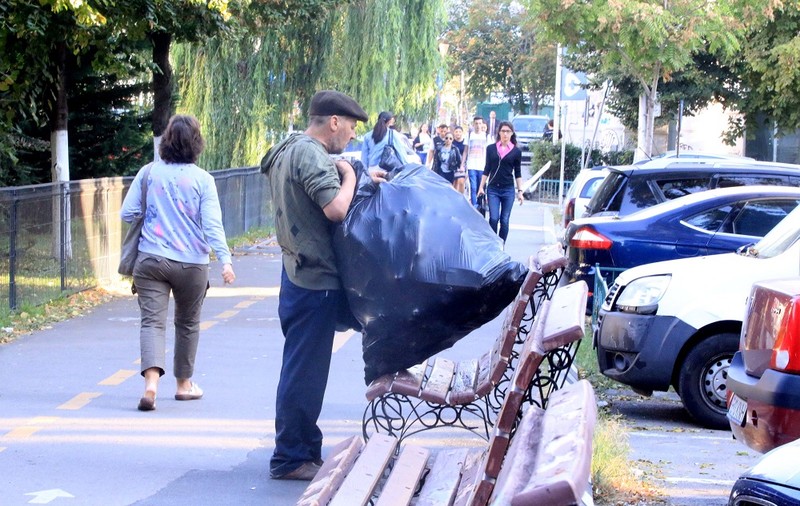 Unul din cinci români nu își permite cheltuieli esențiale pentru bugetul familiei. I-am depășit pe greci la capitolul deprivare materială