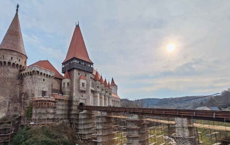 Un castel din România în top 3 cele mai spectaculoase palate din Europa: „Ca într-un basm”
