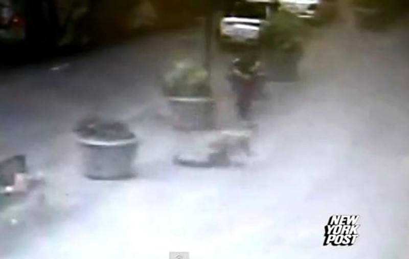 SECUNDA în care trăgătorul din New York a fost împuşcat de poliţişti | VIDEO 18+