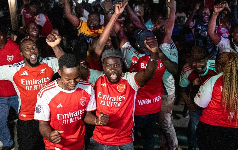 Fanii lui Arsenal vin la București și iau trenul spre Budapesta, ca să evite costurile uriașe de zbor și cazarea scumpă: „Se cer și 20.000 de euro pentru 3 nopți în perioada finalei Ligii”