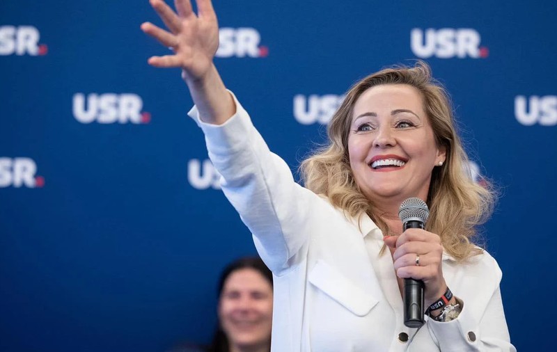 A început votul pentru alegerea noului președinte al USR. Doi candidați s-au retras, Elena Lasconi, favorită. Câți au votat