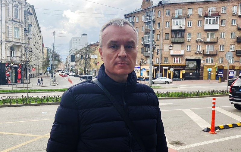 Cine este vicepreședintele Gazprombank care a fugit din Rusia pentru a lupta de partea Ucrainei: „Nu Putin ucide ucraineni și violează femei. Poporul rus o face”