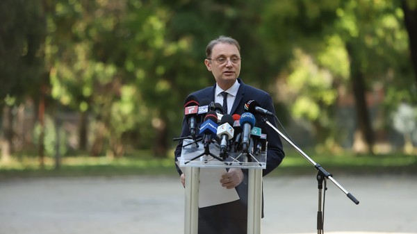 Luca Niculescu la sediul PNL, în prima zi de negocieri pentru viitorul Guvern. Foto: Dumitru Angelescu / Libertatea