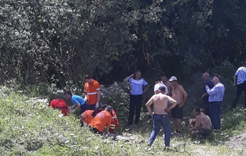 Un tânăr a murit înecat într-un baraj din Vâlcea. Fratele său a asistat la tragedie