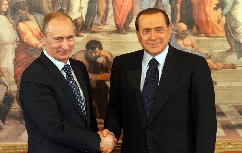 Putin împlineşte azi 59 de ani. Invitat special la ziua lui: Berlusconi