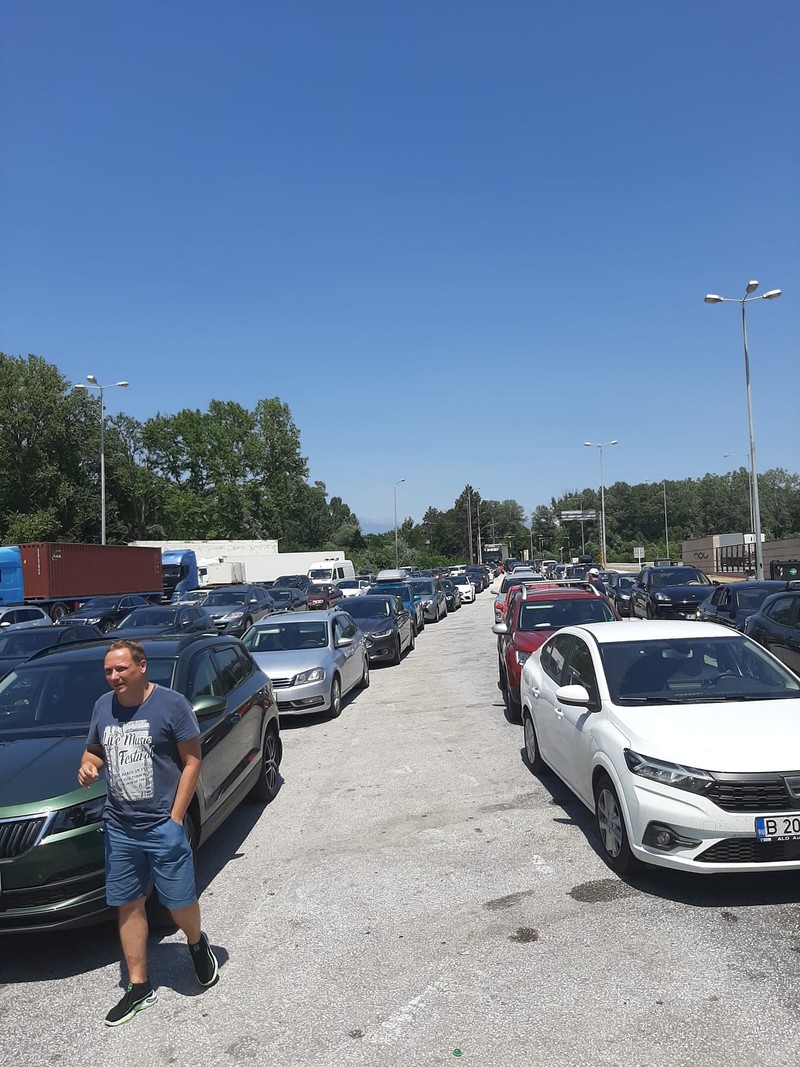 Coadă la intrarea în Grecia prin vama Kulata Foto:Facebook/Forum Grecia