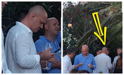 Sebastian Ghiță, alături de fratele lui, Alexandru (în cămașă albastră)