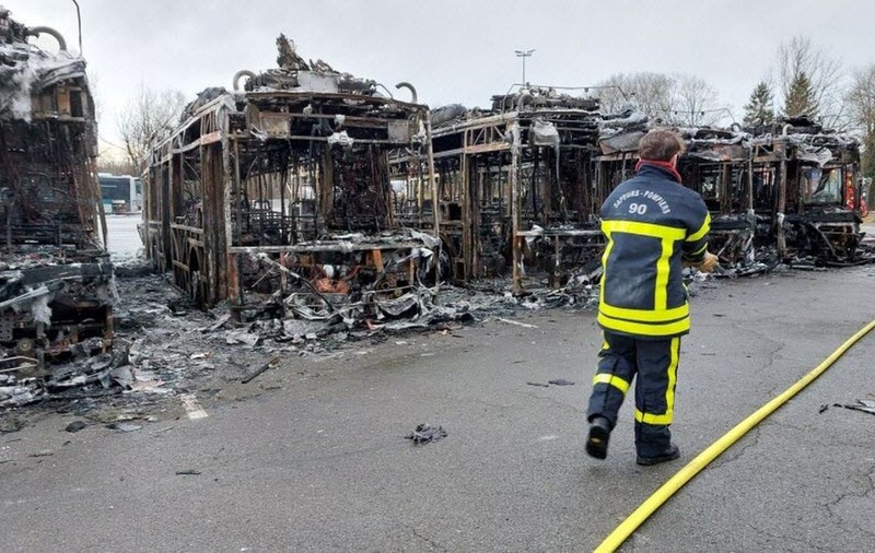 Șapte autobuze ecologice cu hidrogen au explodat în garaj și zgomotul s-a auzit la opt kilometri, într-un orășel din Franța