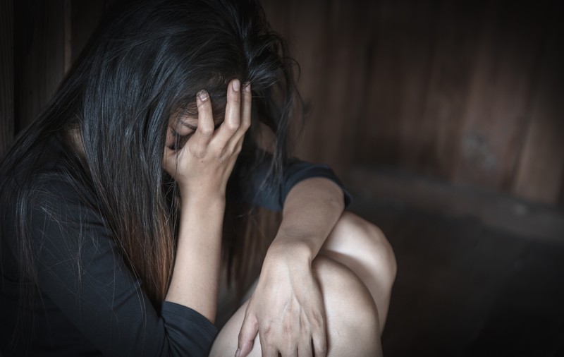 De frica tatălui, o elevă de 16 ani a născut singură și a ascuns pruncul într-o pungă, asfixiindu-l