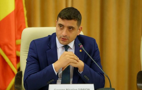 George Simion, în Parlamentul României, în timpul unei ședințe