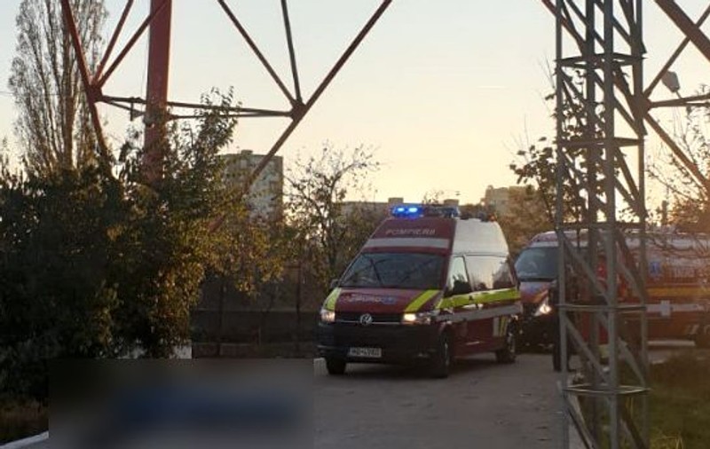 Un muncitor a căzut de pe un releu GSM și a murit pe loc, la Constanța