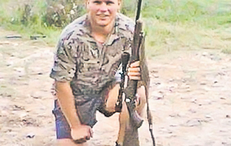 Un bărbat caucazian vânează copii de culoare în Africa de Sud