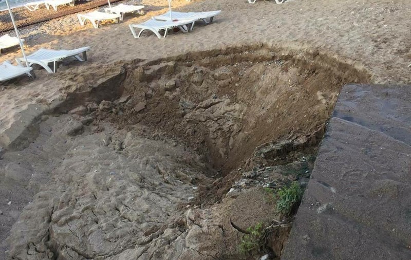 FOTO/ Imagini șocante cu urmările cutremurului din Turcia și Grecia. Plajele din Bodrum au fost înghițite de pământul căscat