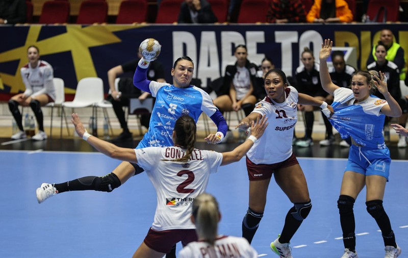 CSM București, victorie cu Rapid în meciul derby al campionatului de handbal feminin