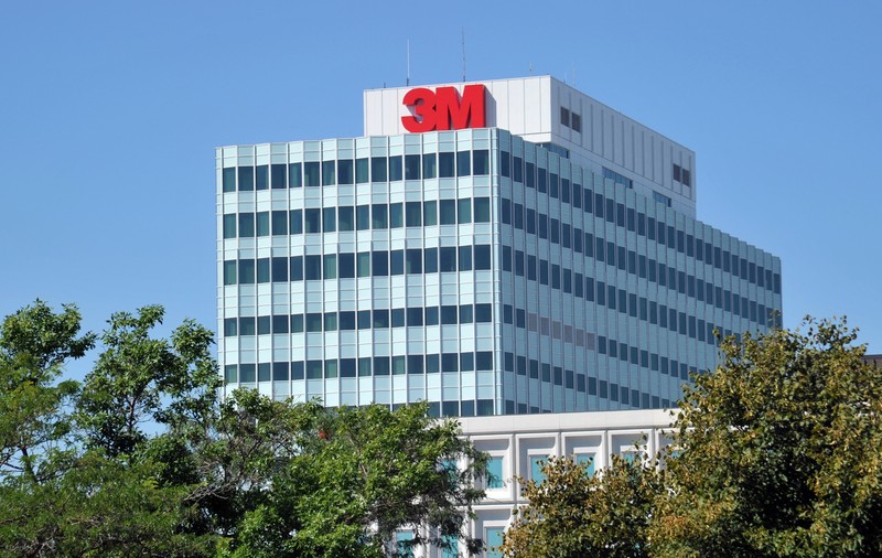 Compania 3M va plăti 6 miliarde de dolari pentru procesele cu militarii care au suferit pierderi de auz din cauza unor dopuri de urechi defecte