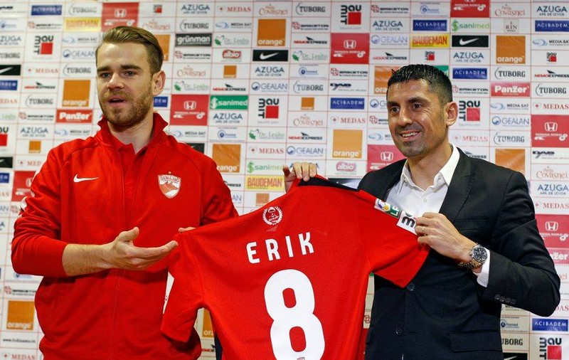 Dinamo l-a prezentat pe ”pictorul” Eric Bicfalvi / GALERIE FOTO