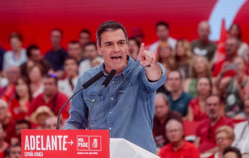 Premierul Spaniei Pedro Sanchez a ajuns la un acord cu separatiștii catalani pentru a rămâne la putere, după alegerile incerte din iulie