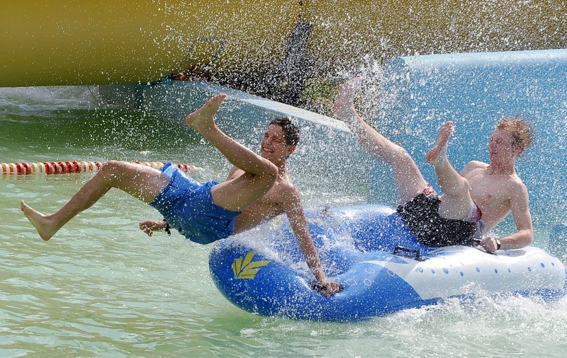 Vacanțe în familie: cele mai potrivite hoteluri cu aquapark din Marea Mediterană și din Marea Roșie