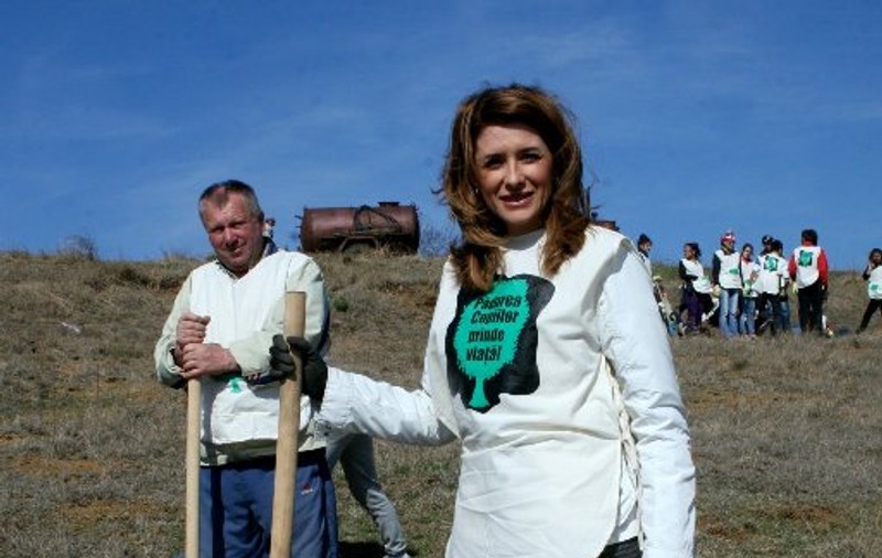 Iuliana Tudor a plantat un copac pentru copilul ei în Pădurea Copiilor!
