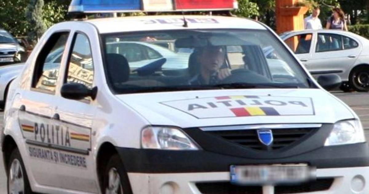 Mașină de poliție, implicată într-un accident în Ploiești. Un bebeluș de nouă luni a ajuns la spital